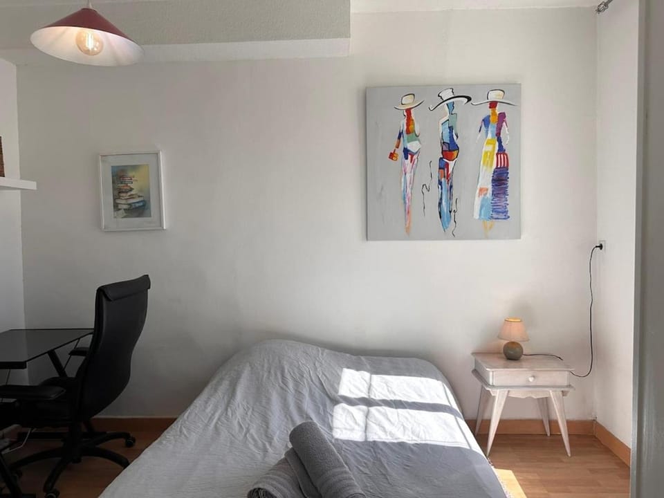 Bed, Photo of the whole room, Bedroom