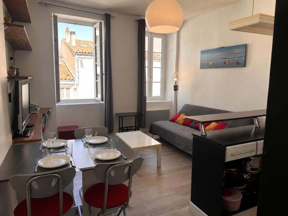 Kitchen or kitchenette, Living room, Dining area