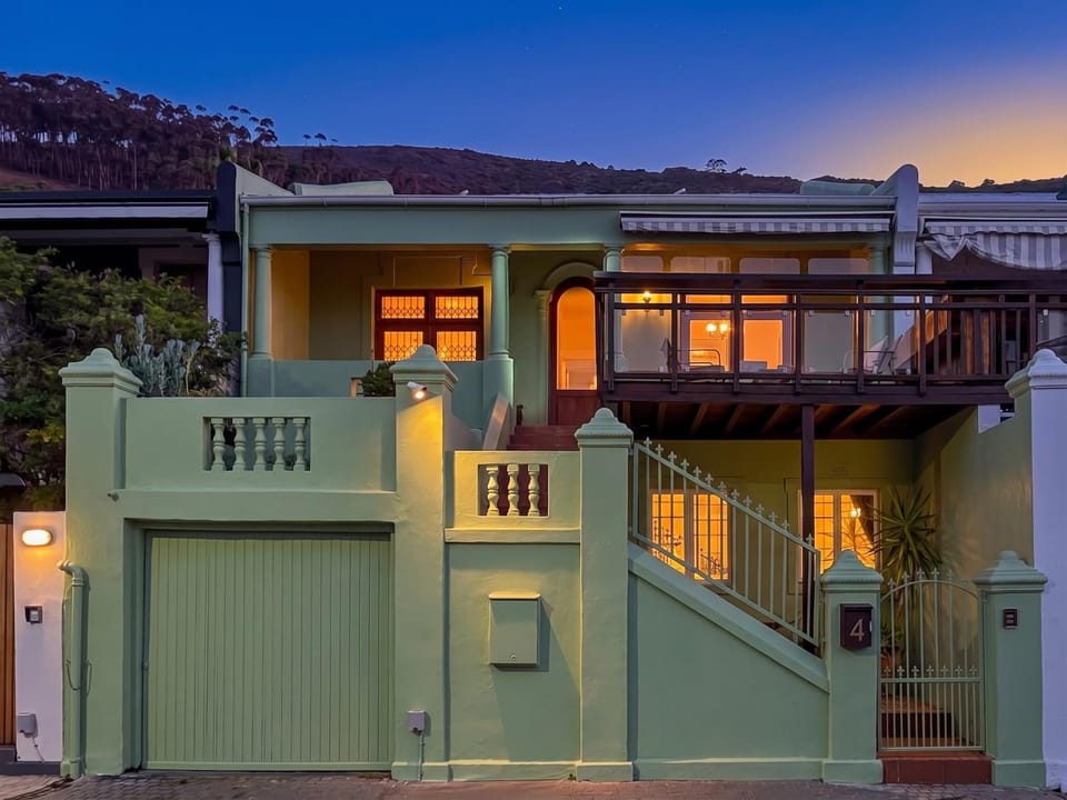 Sunset Villa with Ocean Views & Pool, Sea Point House in Sea Point