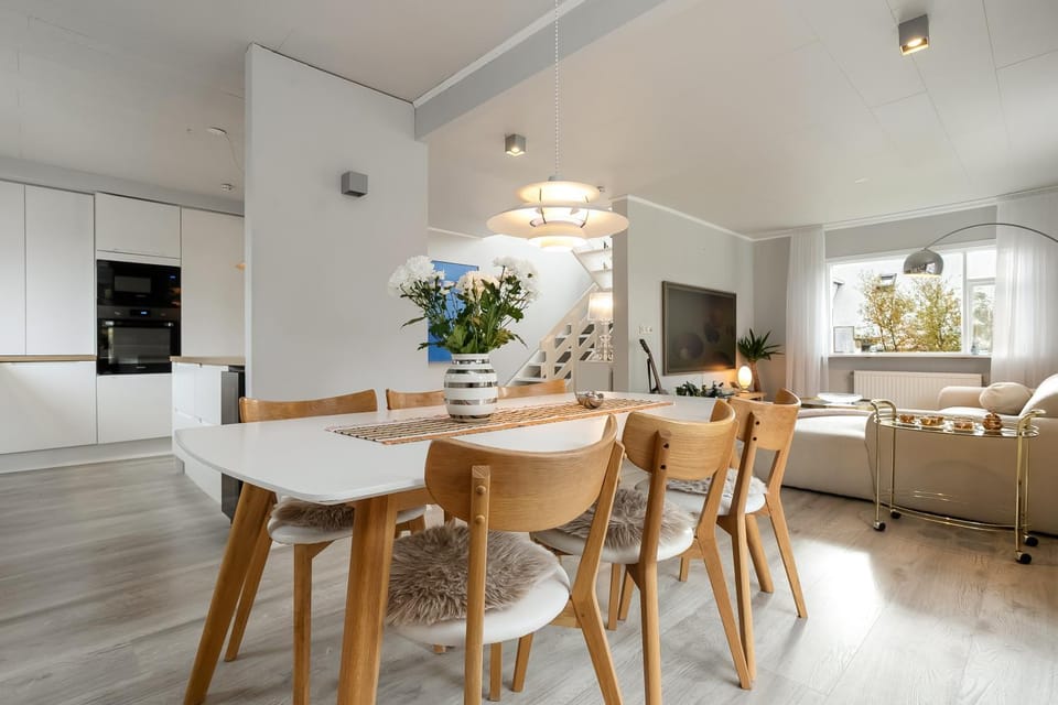 Living room, Seating area, Dining area