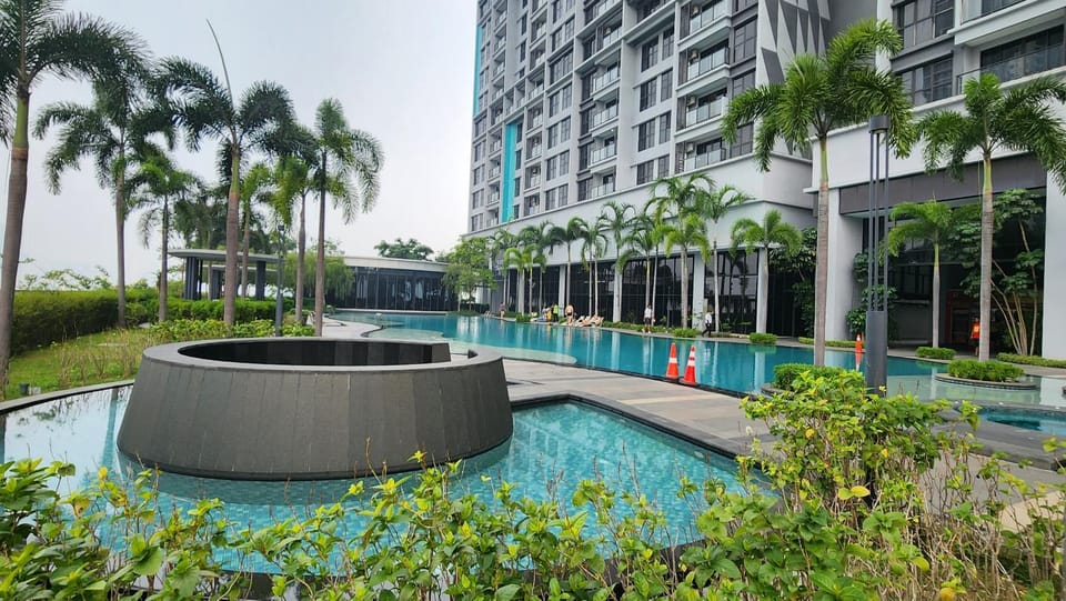 Property building, Day, Garden, Garden view, Pool view, Swimming pool