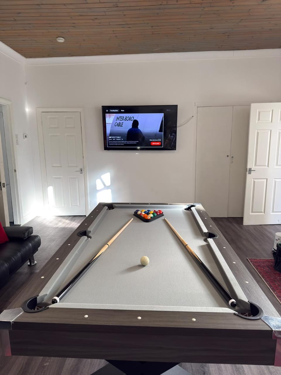 Communal lounge/ TV room, Game Room, TV and multimedia, Pool view
