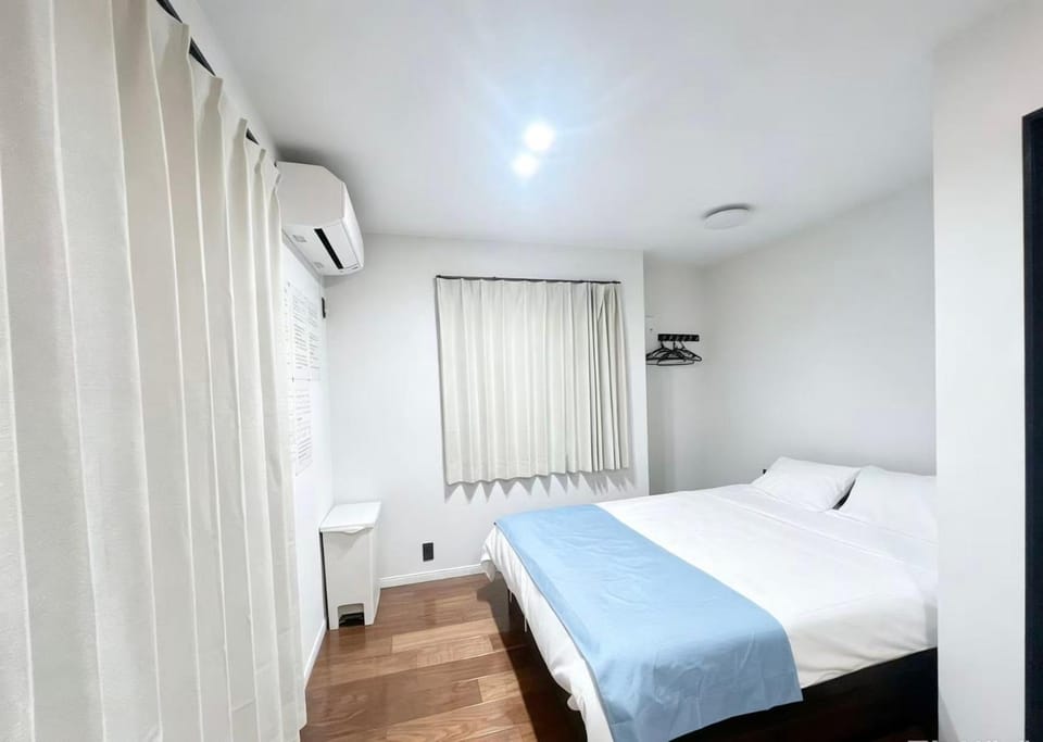 Bed, Photo of the whole room, Bedroom, internet, air conditioner