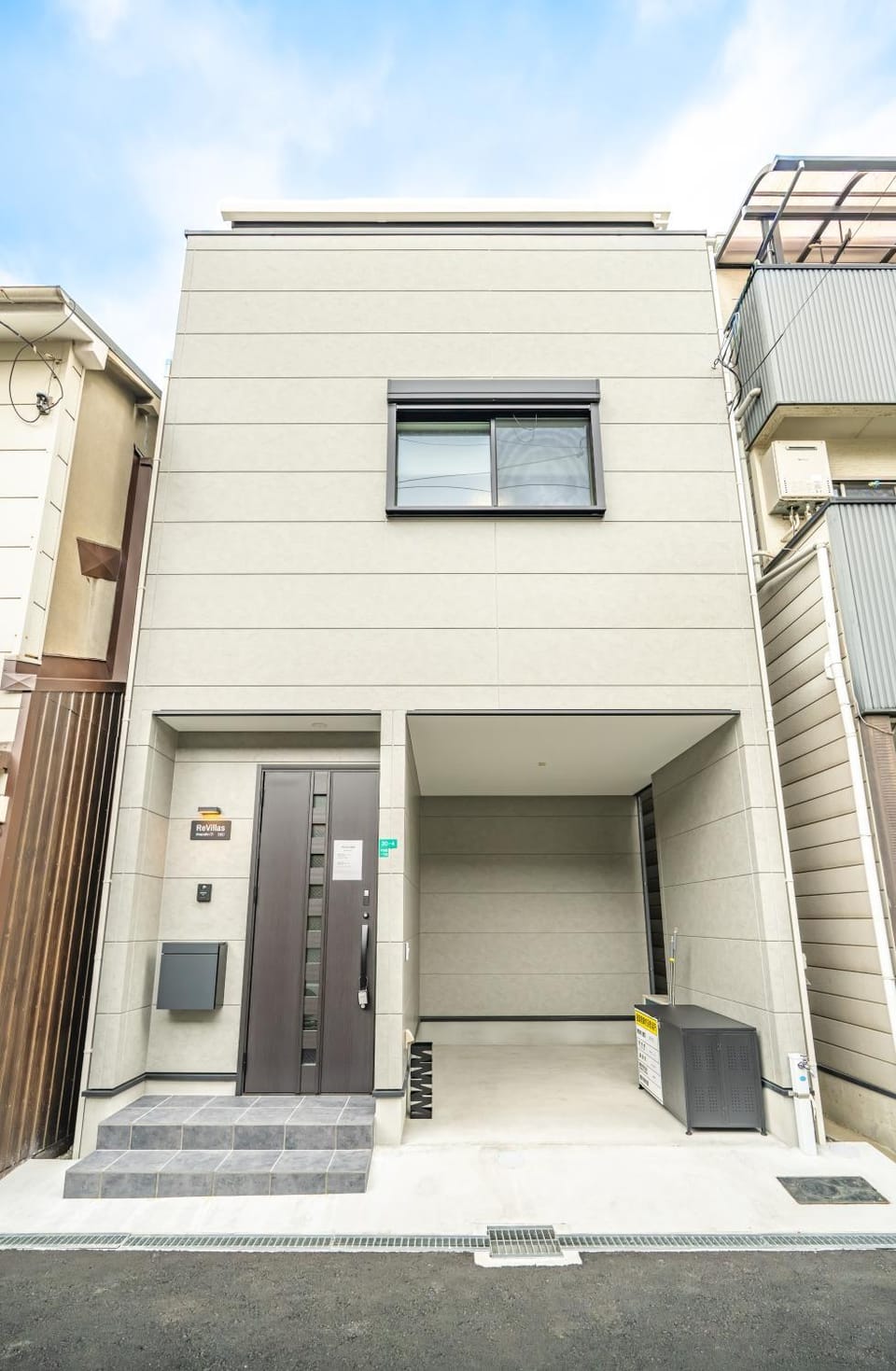 Property building, Day
