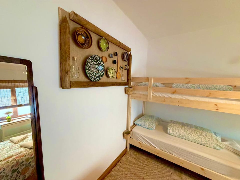 Traditional Romania Bedroom Apartment in Bucharest