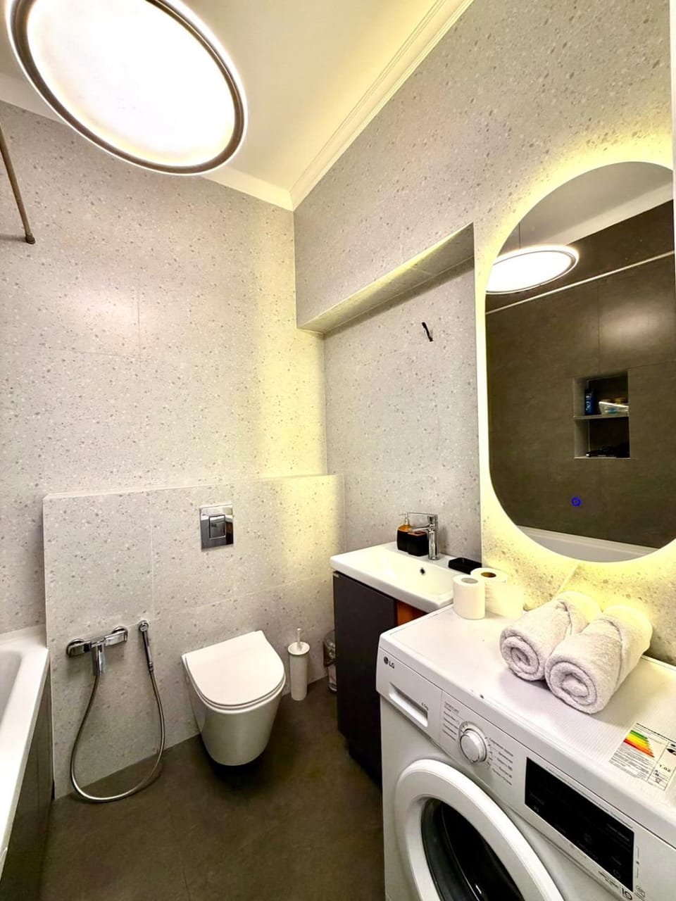 Апартаменты возле Меги Apartment in Almaty