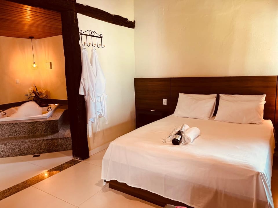 Bed, Hot Tub, Photo of the whole room, Bedroom, Bath, towels