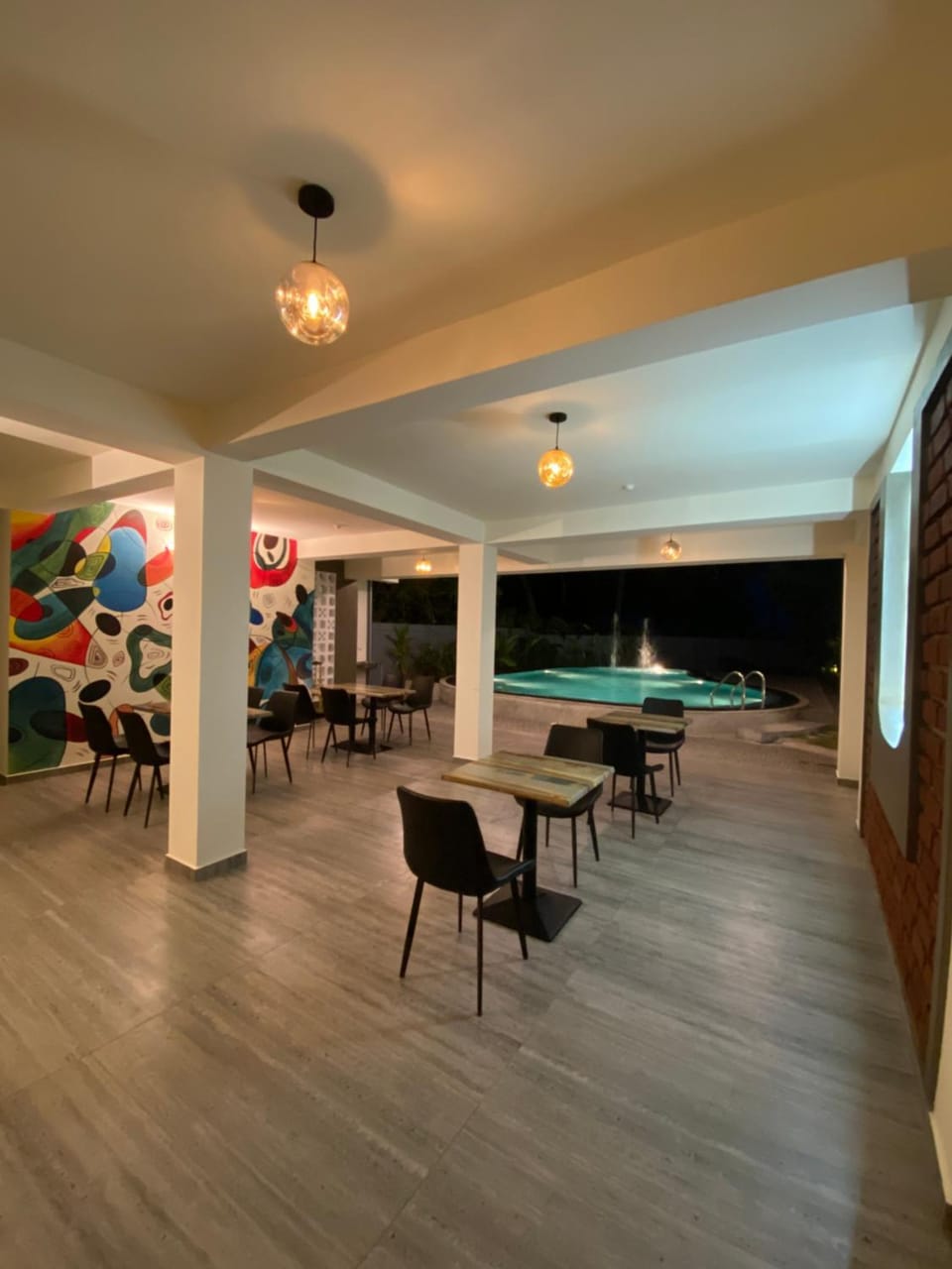 Restaurant/places to eat, Seating area, Pool view