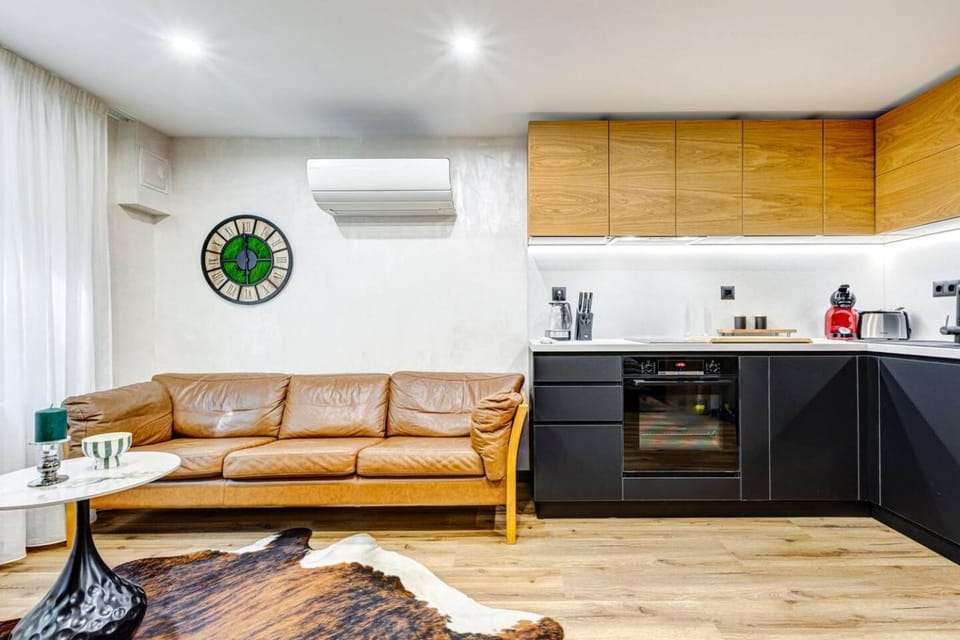 Stylish Urban Studio Private Backyard Fast WiFi Apartment in Sofia