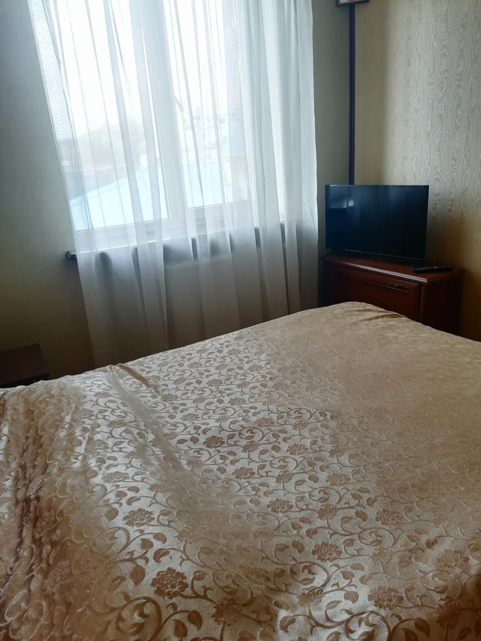 Bed, TV and multimedia