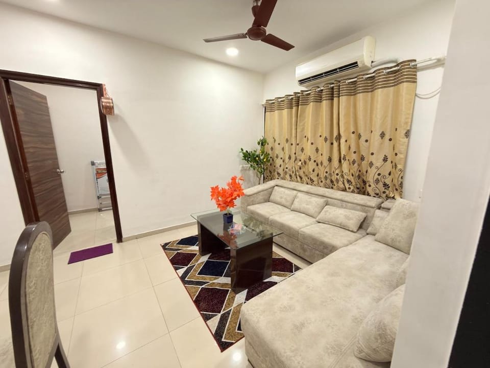 Juhu Garden Retreat Apartment in Mumbai