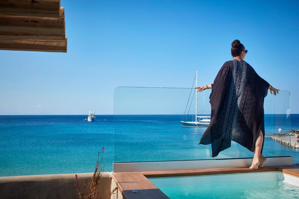 Staff, Day, Summer, Decorative detail, On site, Pool view, Sea view, Swimming pool, Swimming pool