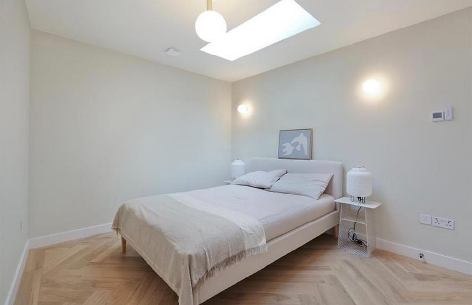 Stylish 2BR Home near Southfields Station House in London