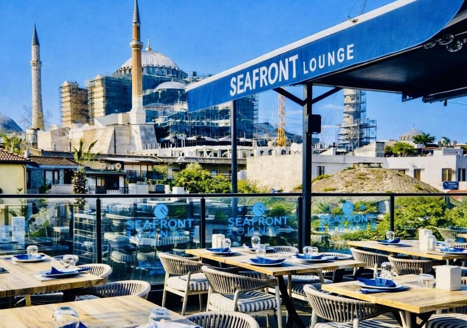 Restaurant/places to eat, Balcony/Terrace, Food and drinks, City view