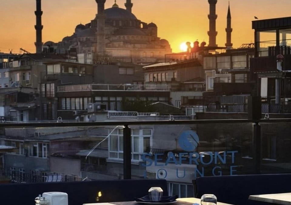 Restaurant/places to eat, Balcony/Terrace, Food and drinks, Sunset