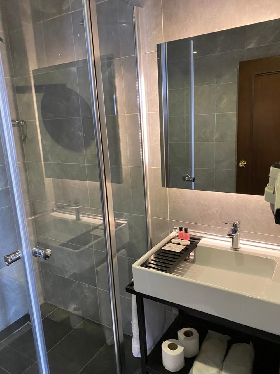 Shower, Bathroom, towels