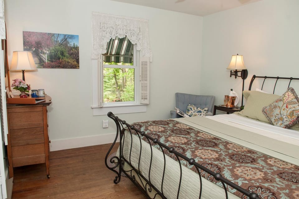 Orchard Inn Bed and Breakfast in Saluda