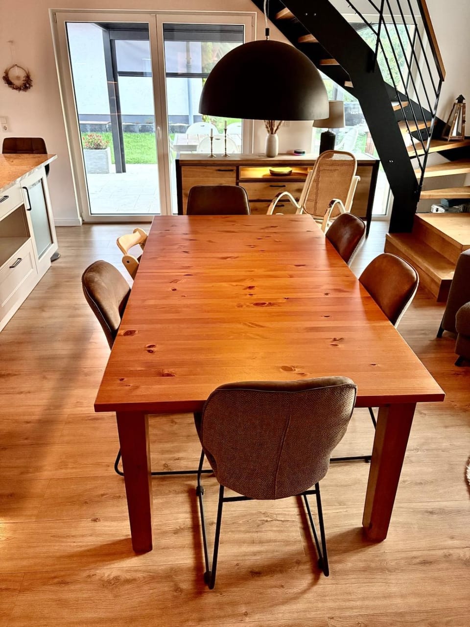 Seating area, Dining area