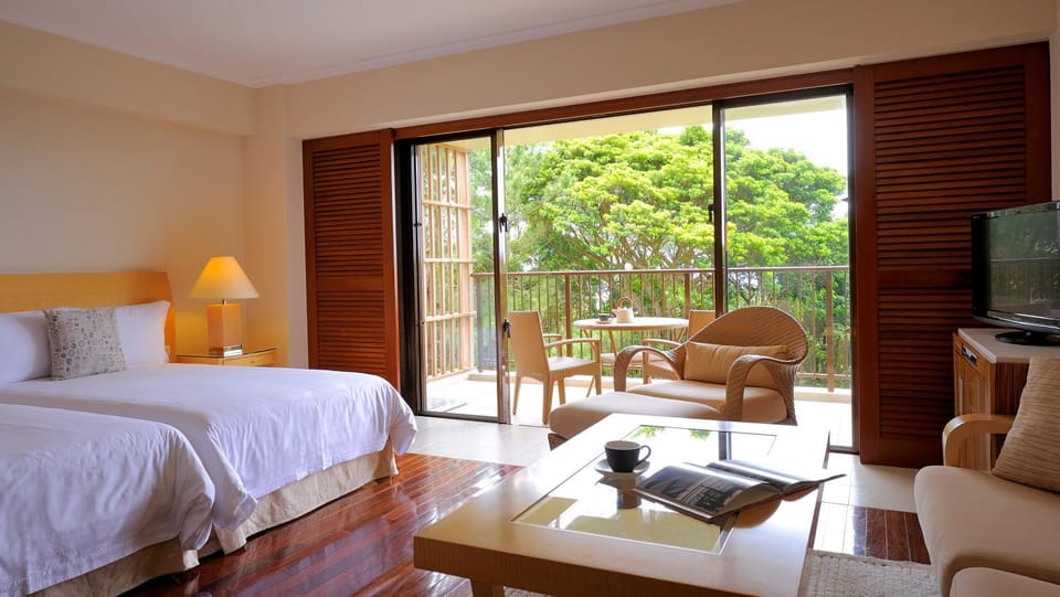 View (from property/room), Balcony/Terrace, Bedroom