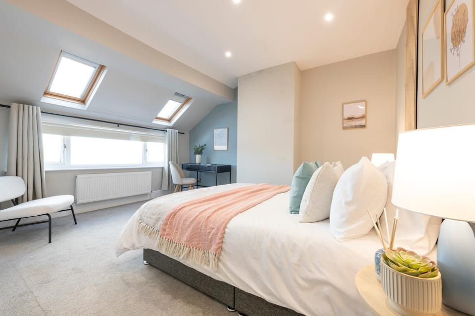 Stylish 2BR Leeds Stay - Parking Near Centre Apartment in Leeds