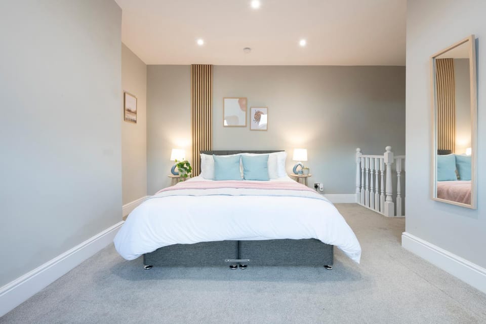 Stylish 2BR Leeds Stay - Parking Near Centre Apartment in Leeds