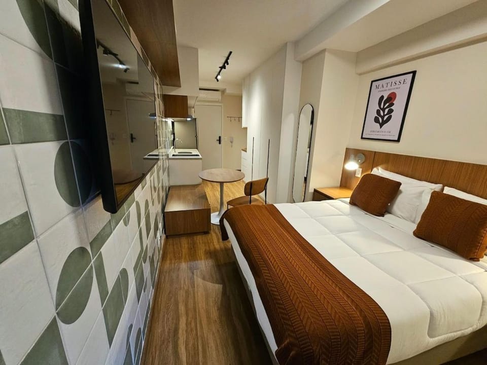 Bed, TV and multimedia, Kitchen or kitchenette, Photo of the whole room, Bedroom, Pets