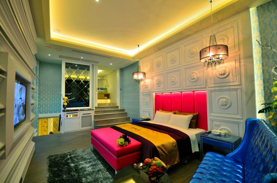 Shower, Toilet, Hot Tub, Bathroom, TV and multimedia, Coffee/tea facilities, Bedroom