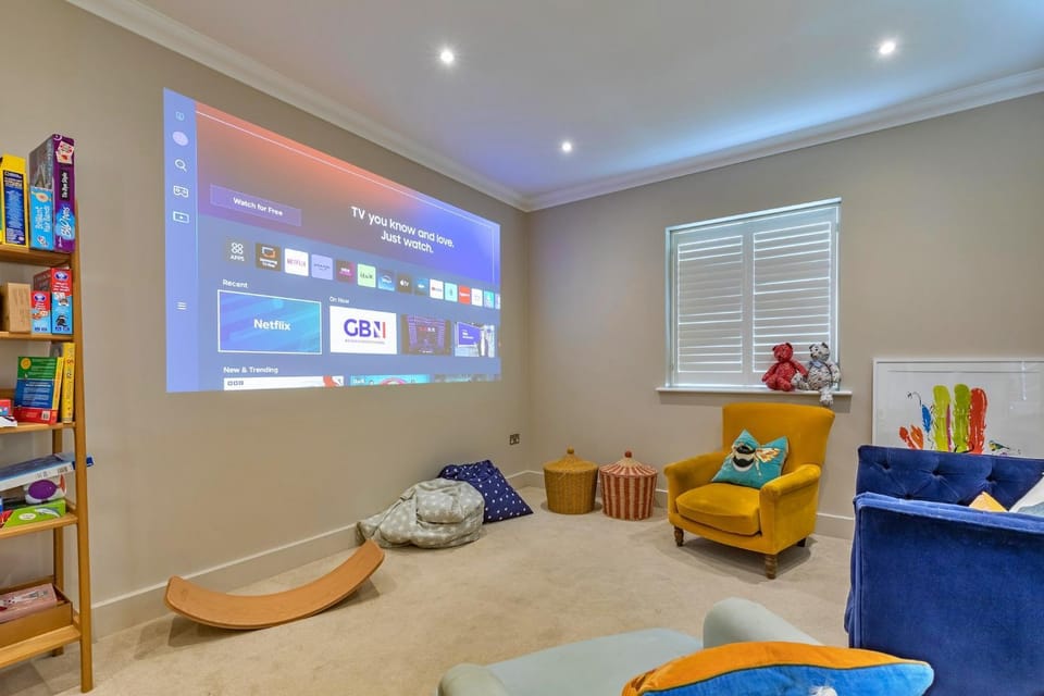 Communal lounge/ TV room, Living room