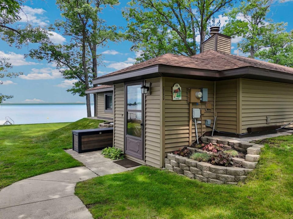 Lakeside Cottage - Dock Views Fireplace House in Prudenville