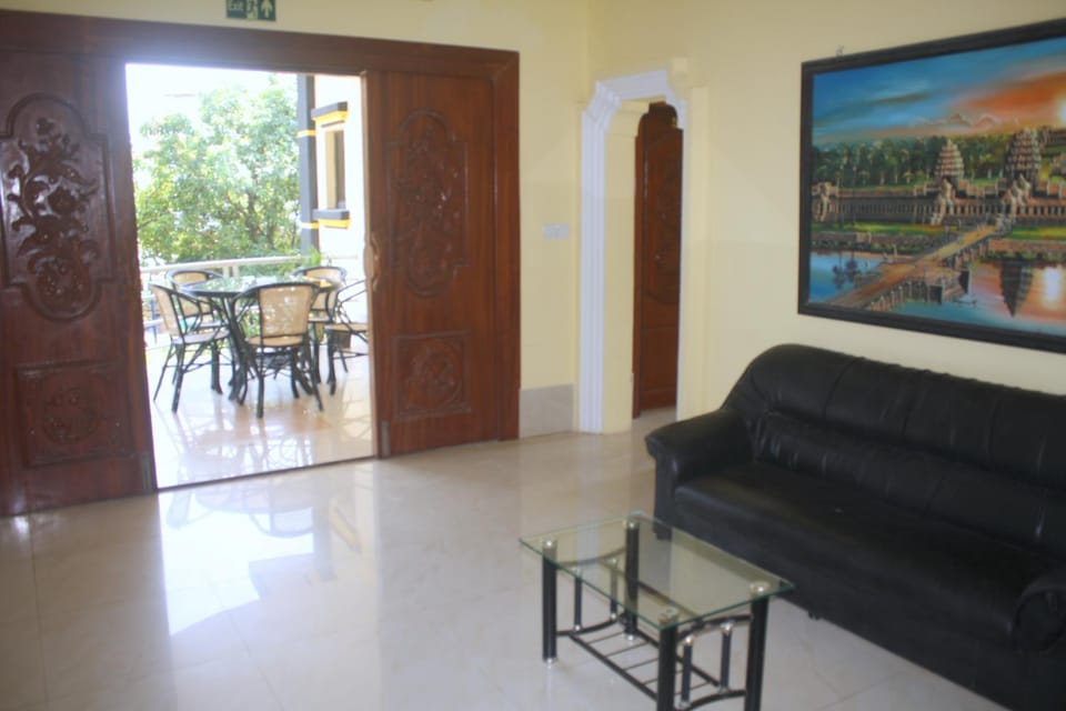 Communal lounge/ TV room