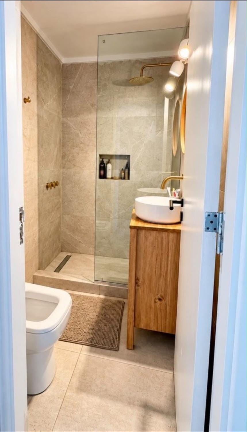 Shower, Toilet, Bathroom, towels