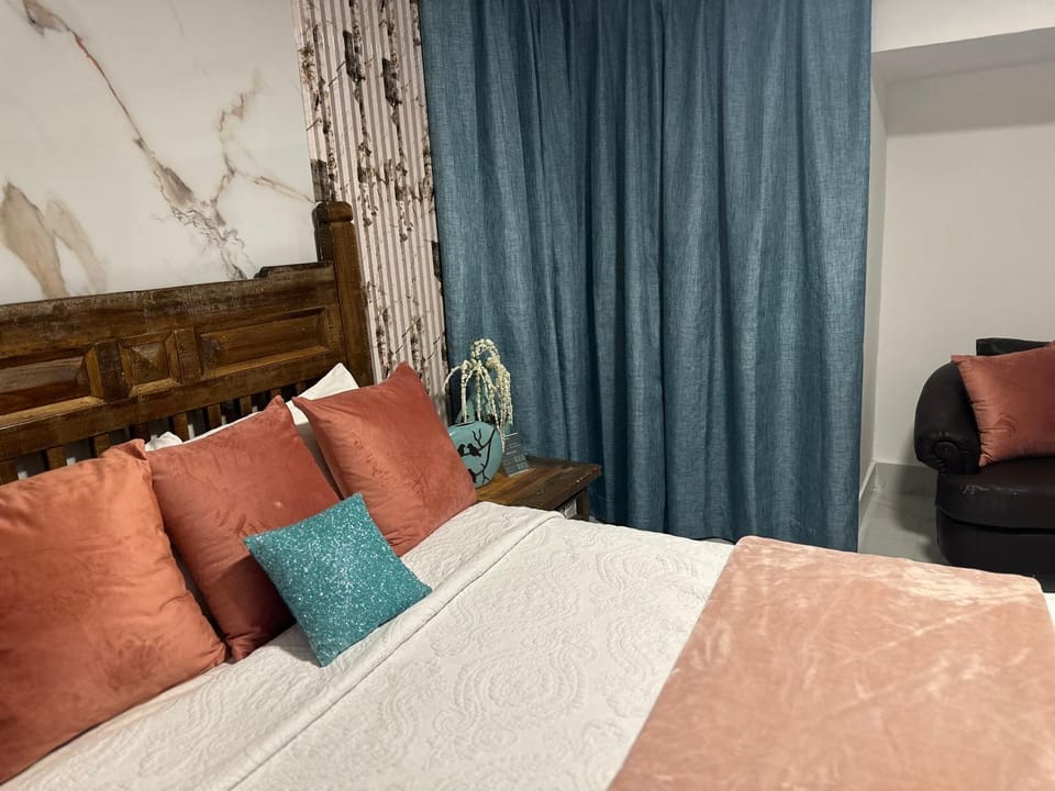 Shower, Bathroom, Bedroom, Continental breakfast, air conditioner
