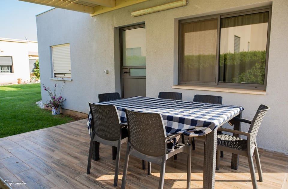 On site, Garden view