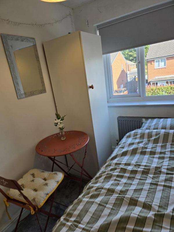 Private Room in a Stoke-on-Trent Home Vacation rental in Stoke-on-Trent
