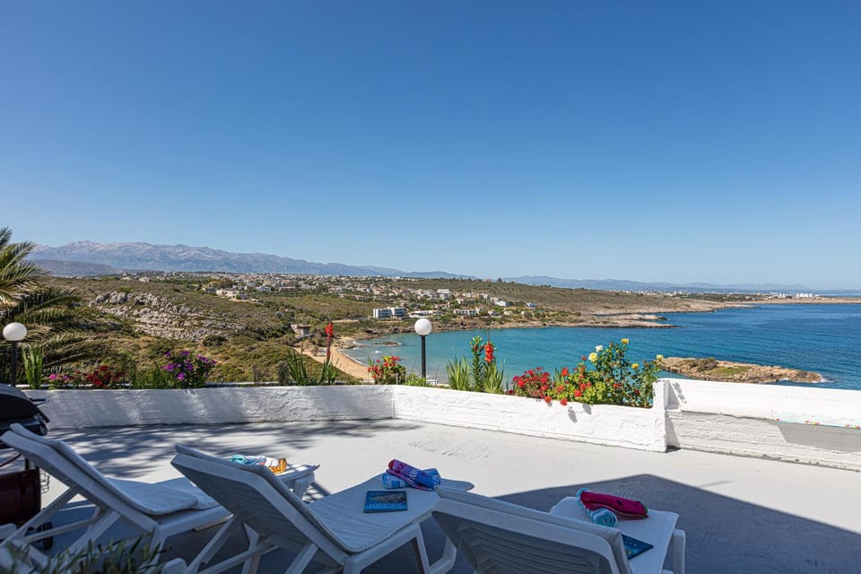 Property building, Patio, Balcony/Terrace, Mountain view, Sea view