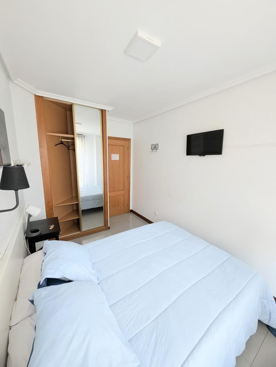 Alojamiento La Ballena Bed and Breakfast in Santoña