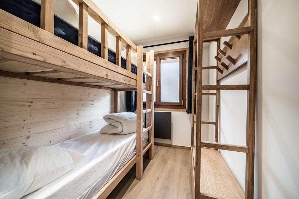 Photo of the whole room, bunk bed