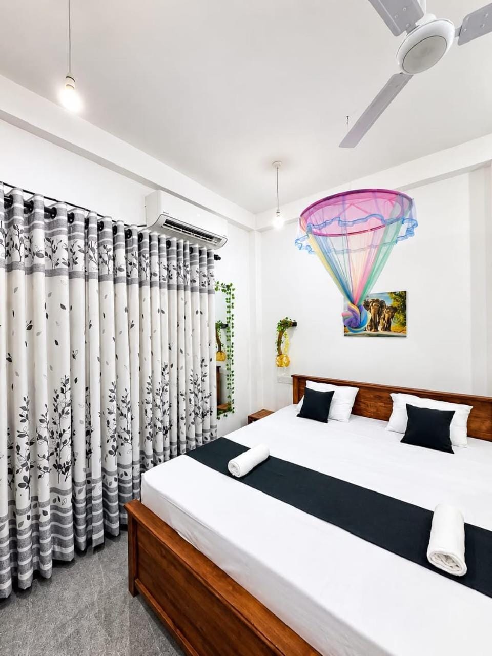 Bed, Photo of the whole room, Bedroom