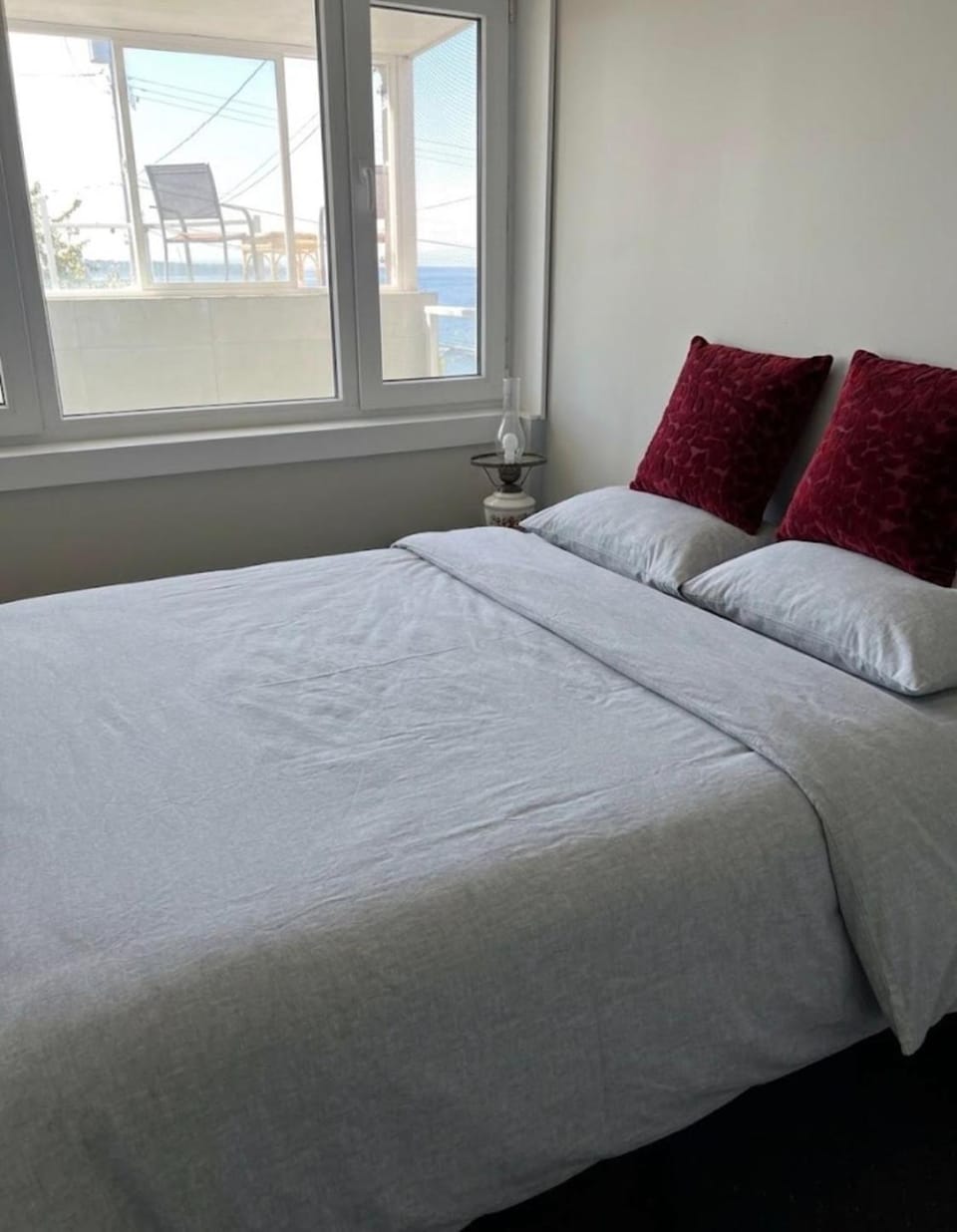 Vancouver seaview beach inn Bed and Breakfast in White Rock
