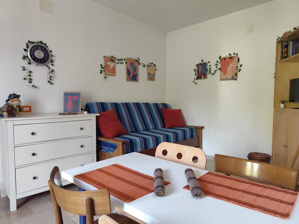 TV and multimedia, Living room, Dining area