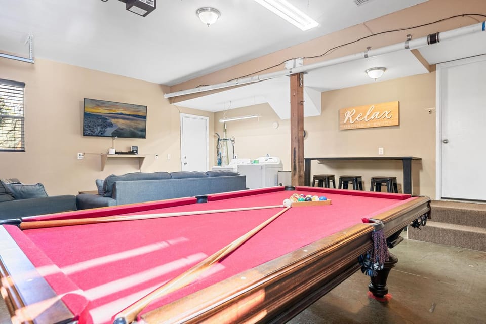 Billiard, Game Room