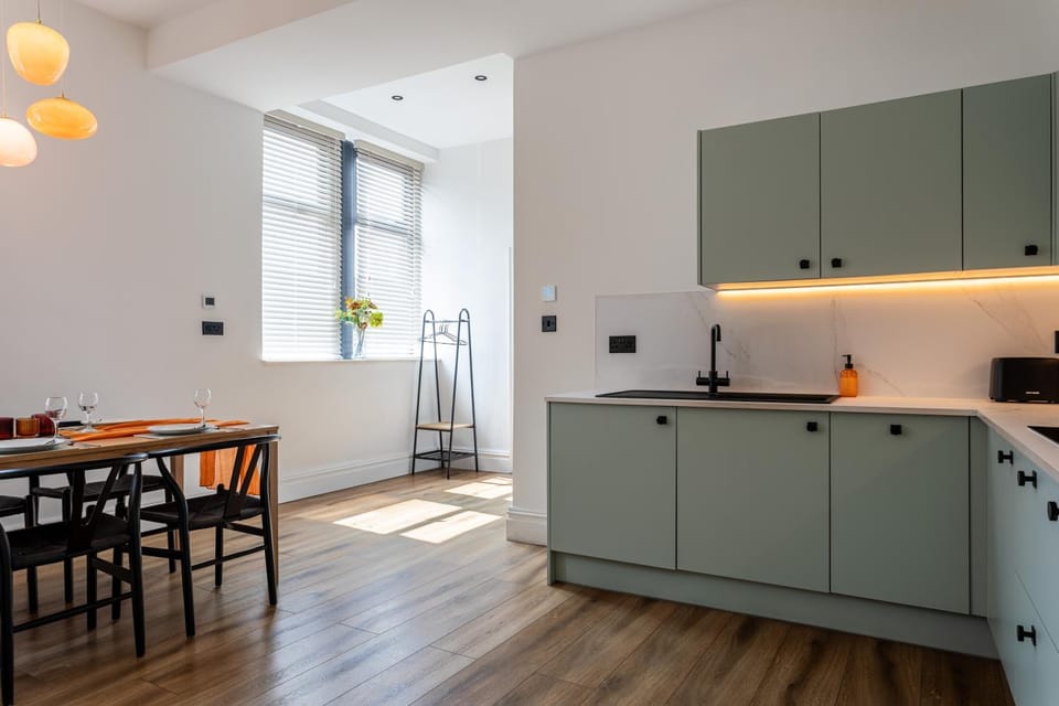 Perfect Booking 2 Bed Flat Near Cabot Circus Apartment in Bristol