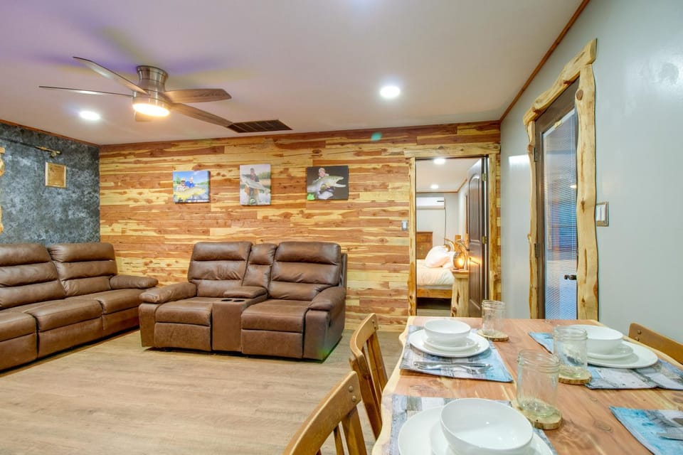 1/2 Mi to Marina! Modern Bull Shoals Lake Cabin Cabin in Bull Shoals