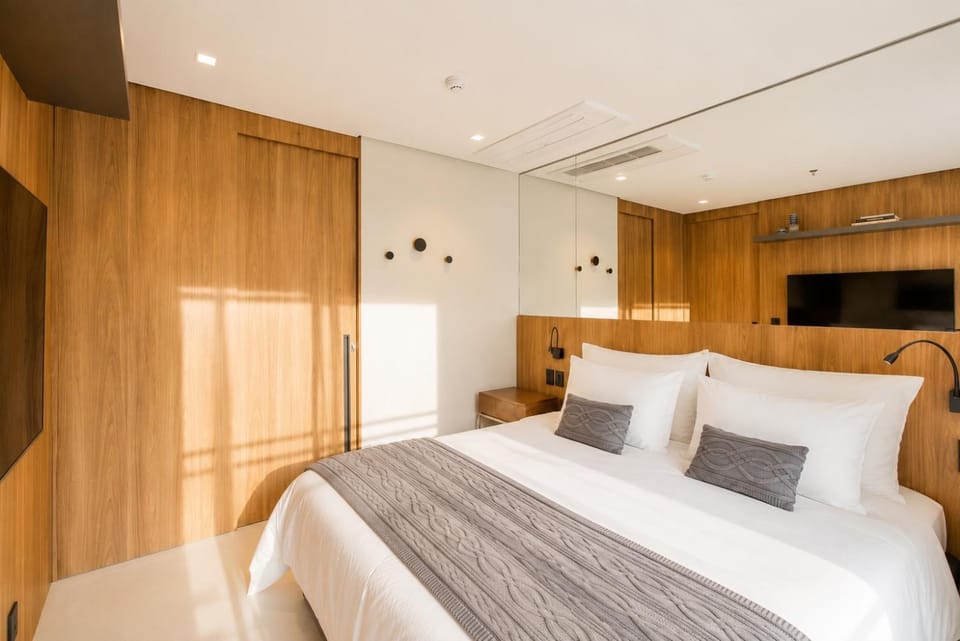 Bed, TV and multimedia, Photo of the whole room, Bedroom, internet, wardrobe