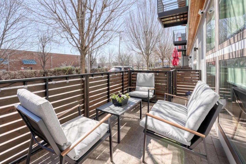 Razorback Retreat - Walk to Stadium & Downtown House in Fayetteville