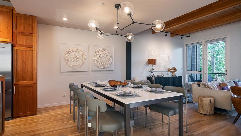 Balcony/Terrace, Living room, Seating area, Dining area, furniture