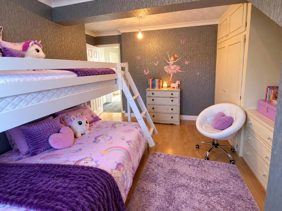 Bed, Bedroom, bunk bed, wardrobe
