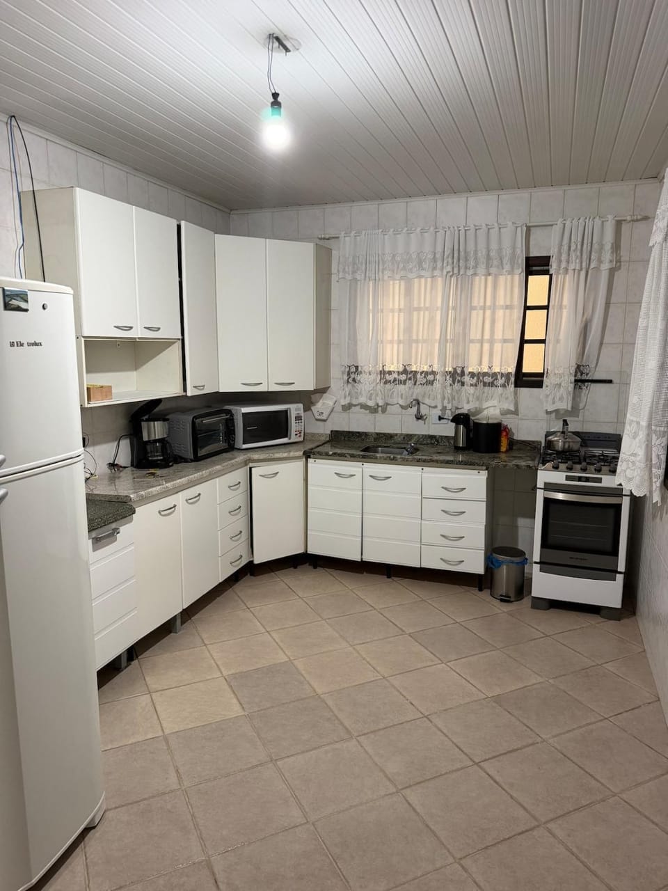 Casa de fácil acesso ao aeroporto e Curitiba, ao lado do Parque São José House in São José dos Pinhais