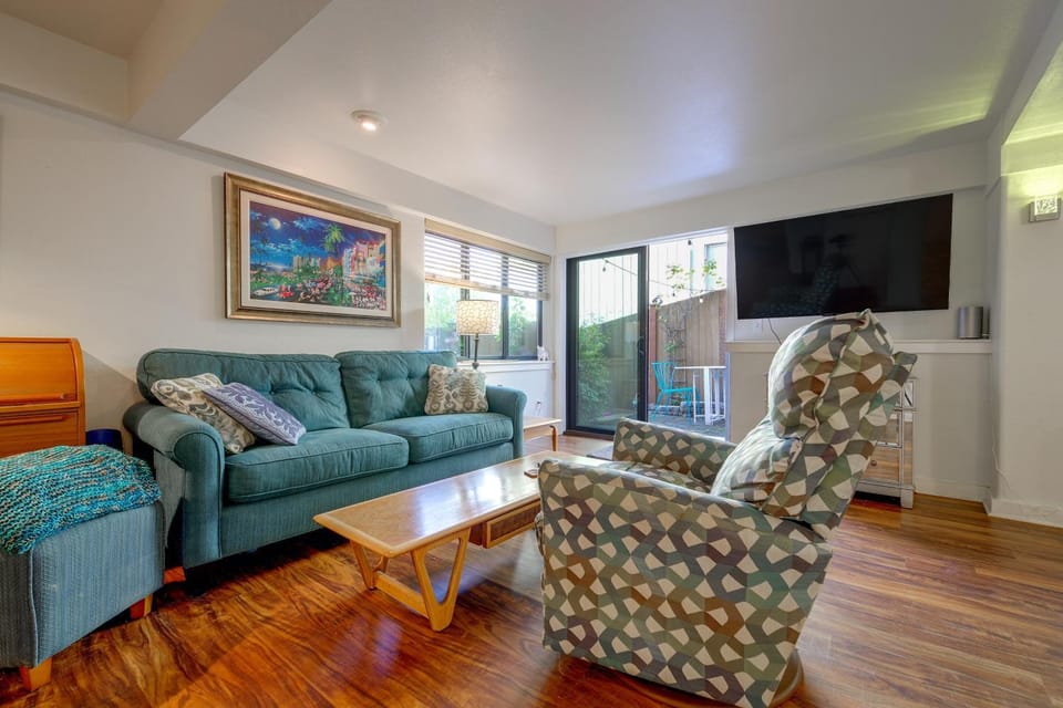 Walk to Downtown Edmonds! Condo w/ Patio House in Woodway
