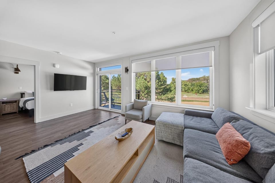Long Shadow Loft - 2BR Steps from MTB Trails Apartment in Bella Vista